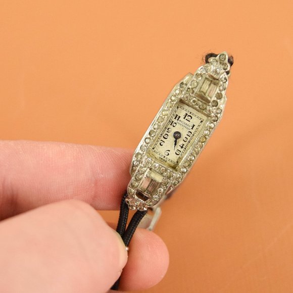 Vintage Welsbro Swiss 1950\'s Ladies Wristwatch with crystals main image 4